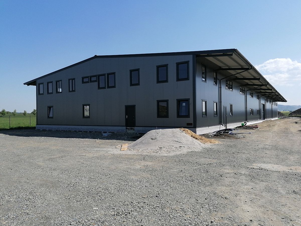 wärmegedämmte lagerhalle mit Büros