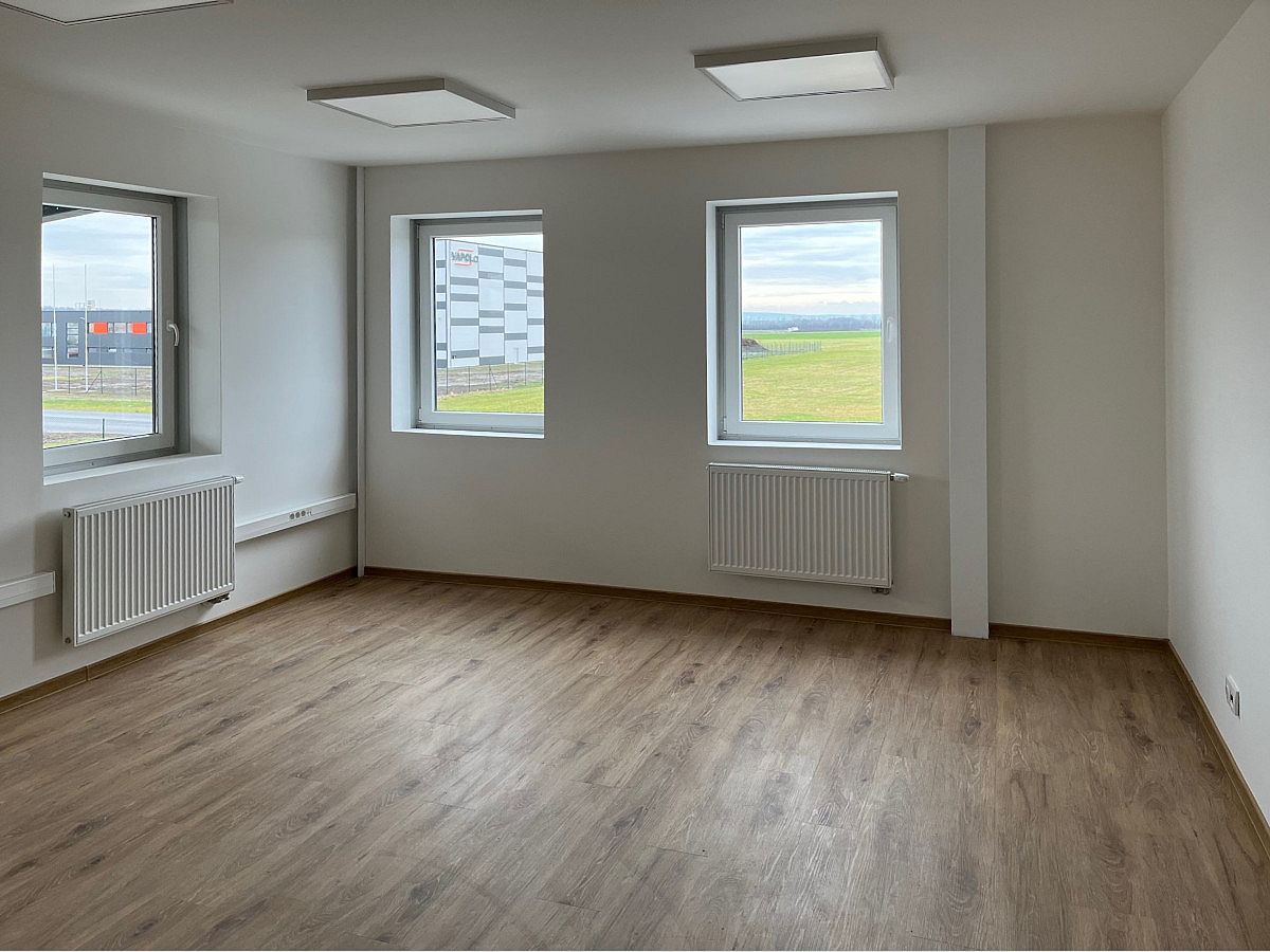 wärmegedämmte lagerhalle mit Büros
